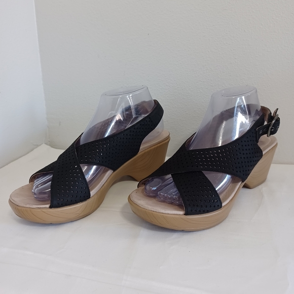 Dansko Jacinda wedge sandals perforated leather black buckle closure Sz39 - Picture 1 of 10